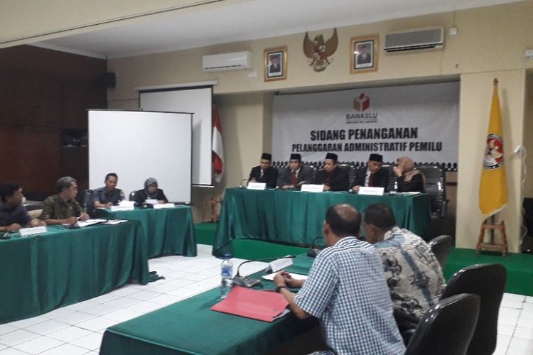 Suasana sidang penyampaian laporan pelapor terkait dugaan pelanggaran kampanye Jokowi-Maruf di Kantor Bawaslu, Selasa (16/10/2018).