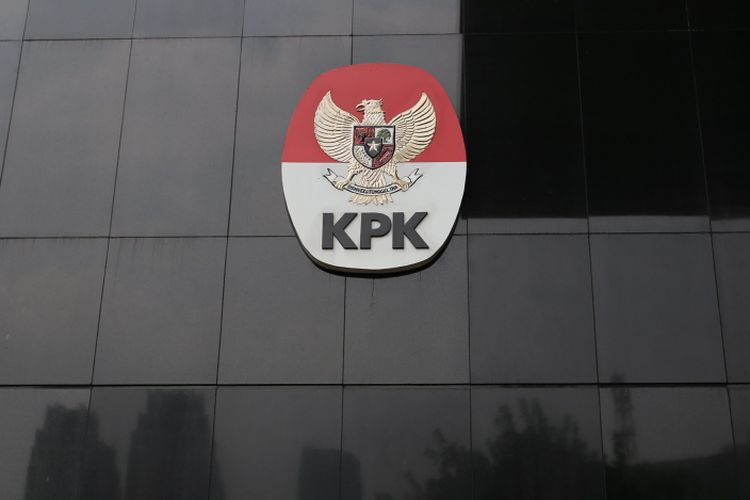 Logo Komisi Pemberantasan Korupsi di Gedung Baru KPK, Kuningan, Jakarta Selatan, Kamis (13/7/2017). 