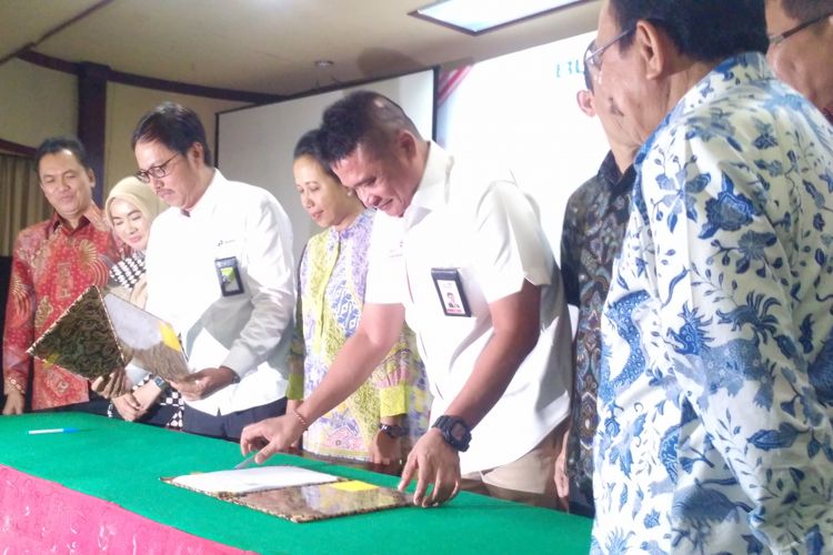 PT Pertamina Persero dan PT Telekomunikasi Indonesia menandatangani perjanjian kerja sama pengoperasian digitalisasi nozzle di SPBU Pertamina, Jumat (31/8/2018).