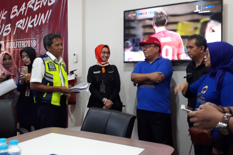 Anggota Ombudsman RI Adrianus Meliala dan Ninik Rahayu melakukan inspeksi mendadak (sidak) di Terminal 1 Bandara Internasional Soekarno-Hatta, Tangerang, Selasa (19/6/2018). 