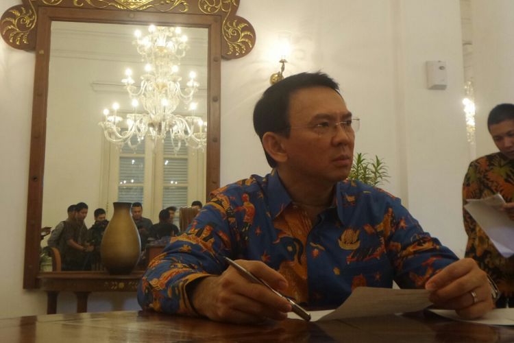 Gubernur DKI Jakarta Basuki Tjahaja Purnama di Balai Kota DKI Jakarta, Jalan Medan Merdeka Selatan, Kamis (4/5/2017). 