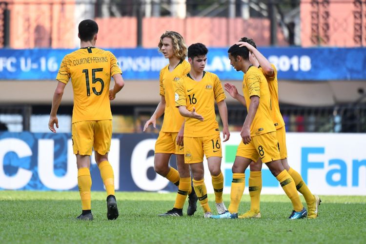 Para pemain Timnas U-16 Australia merayakan gol ke gawang Afghanistan pada pertandingan Grup D Piala Asia U-16 2018, 28 September 2018. 