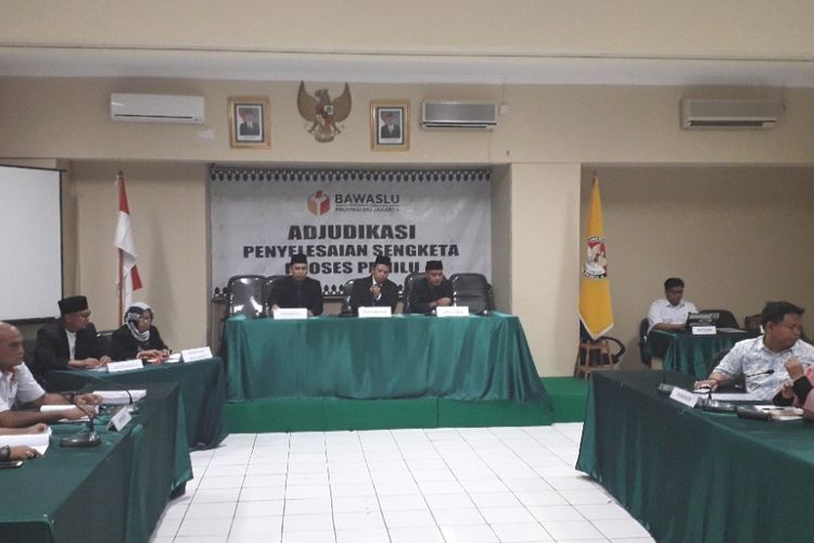 Suasana sidang ajudikasi penyelesaian sengketa proses pemilu di Kantor Bawaslu DKI Jakarta, Rabu (29/8/2018) 