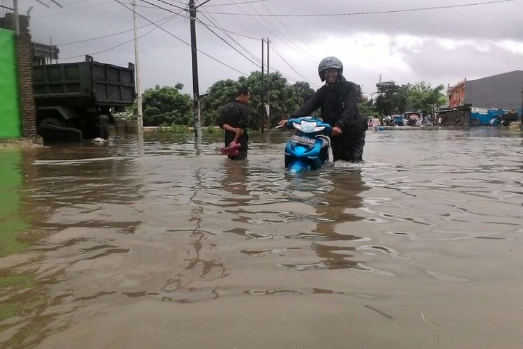 Kondisi banjir di Kota Makassar yang menggenangi ribuan rumah dengan ketinggian bervariasi, mulai dari 50 sentimeter hingga 1,5 meter. Banjir terparah di Kompleks Kodam Tiga, Kelurahan Katimbang, Kecamatan Biringkanaya, Makassar, yang mencapai 1,5 meter dan menggenangi rumah warga hingga seukuran dada orang dewasa.