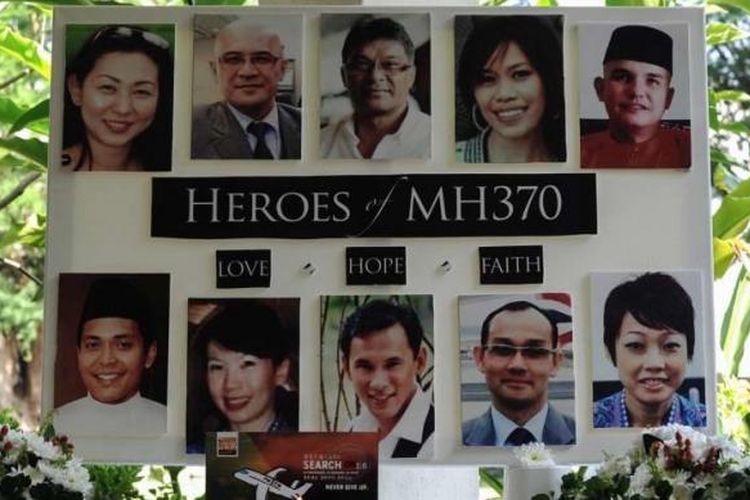 Foto awak kabin pesawat Malaysia Airlines MH370 yang hilang, ditampilkan saat doa bersama di sebuah sekolah di Petaling Jaya, Malaysia, 8 Maret 2016.