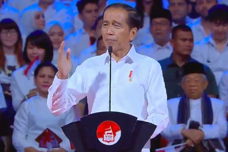 Presiden terpilih Joko Widodo menyampaikan pidato Visi Indonesia di Sentul, Bogor, Minggu (14/7/2019).