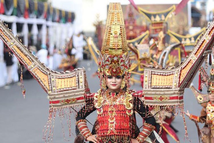 Jember Fashion Carnaval 2017 bertema Victory berlangsung di Alun-alun Kabupaten Jember, Jawa Timur, Minggu (13/8/2017). Hadir Presiden Joko Widodo dan Menteri Pariwisata Arief Yahya.