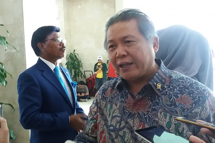 Anggota Badan Legislasi DPR Hendrawan Supratikno di Kompleks Parlemen, Senayan, Jakarta,  Rabu (25/10/2017)