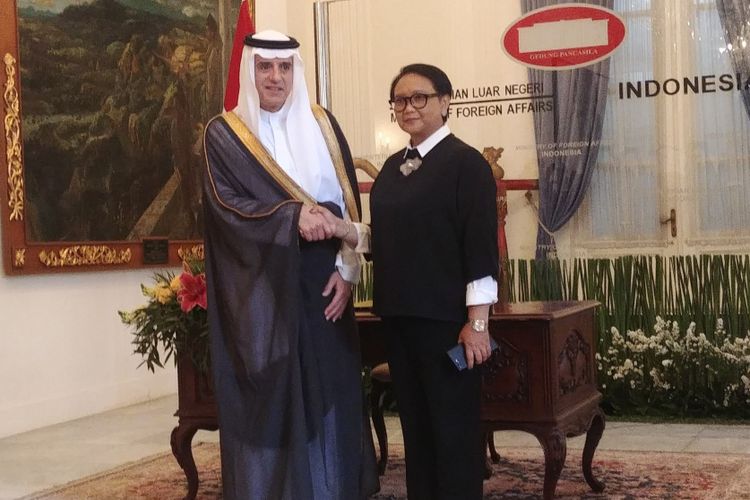 Menteri Luar Negeri Retno Marsudi melakukan pertemuan bilateral dengan Menteri Luar Negeri Arab Saudi Adel al-Jubeir. Pertemuan berlangsung di Kantor Kementerian Luar Negeri, Jakarta, Selasa (23/10/2018).