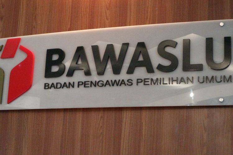 Logo Badan Pengawas Pemilu (Bawaslu) RI, di gedung Bawaslu RI, Jalan MH Thamrin, Jakarta Pusat, Rabu (1/11/2017).