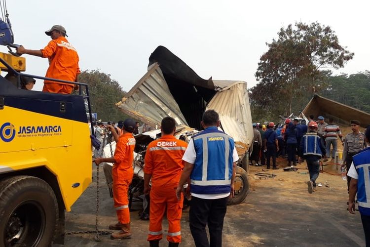 Sebanyak 20 kendaraan terlibat kecelakaan beruntun di tol Purbaleunyi, Senin (2/9/2019).