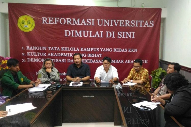 Konferensi pers Kolega Aliansi Dosen Universitas Negeri Jakarta (UNJ) di Kampus UNJ, Kamis (27/9/2017).