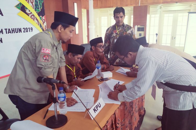 Hasil pleno KPU Pamekasan pada Rabu (1/5/2019) Prabowo-Sandi menang di 13 kecamatan di Pamekasan, Madura. 