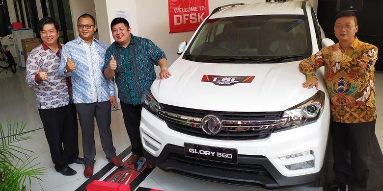 DFSK Glory 560 meluncur di Serang