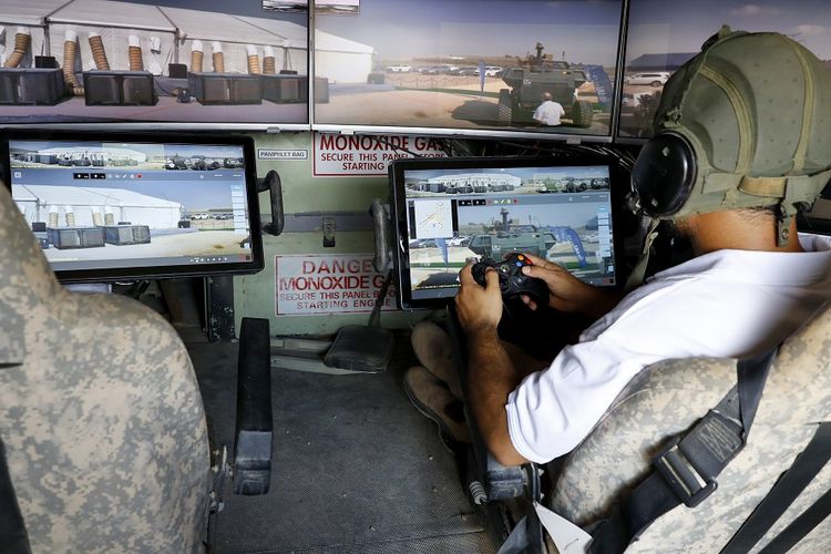 Tampak dalam ruang kendali tank tempur canggih yang sedang dikembangkan oleh Kementerian Pertahanan Israel, yang menggunakan kendali mirip video game.