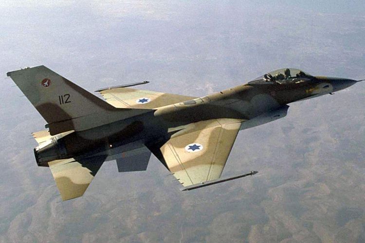 Militer Israel menyebutkan ini kali pertama pesawat terbang mereka menjadi target serangan Suriah di atas Lebanon sejak perang Suriah pecah.