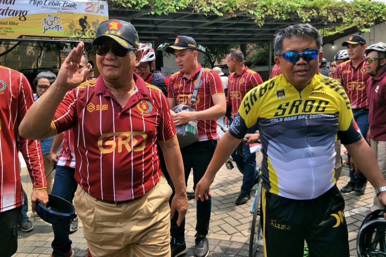 Presiden PKS Sohibul Iman dan Ketua Umum Gerindra Prabowo Subianto usai bersepeda bersama