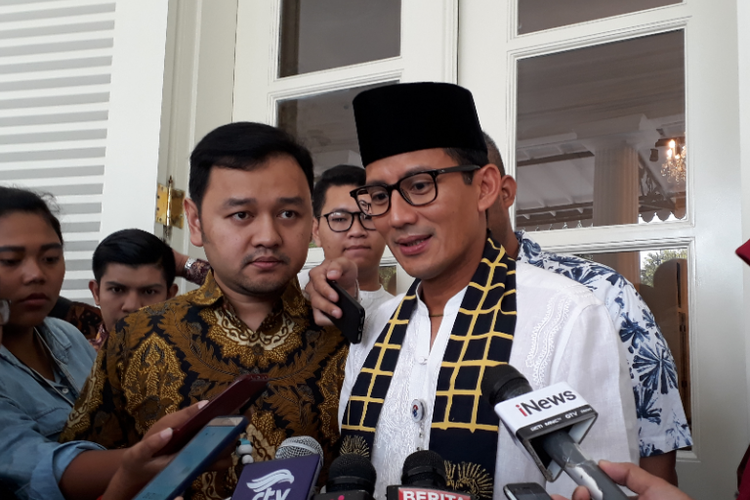 Ketua Masyarakat Ekonomi Syariah Reza Artha dan Wakil Gubernur DKI Jakarta Sandiaga Uno di Balai Kota DKI Jakarta, Jalan Medan Merdeka Selatan, Kamis (2/11/2017).