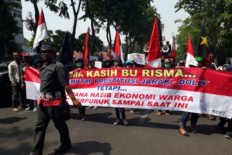 Aksi warga penggugat Pemkot Surabaya soal penutupan Dolly