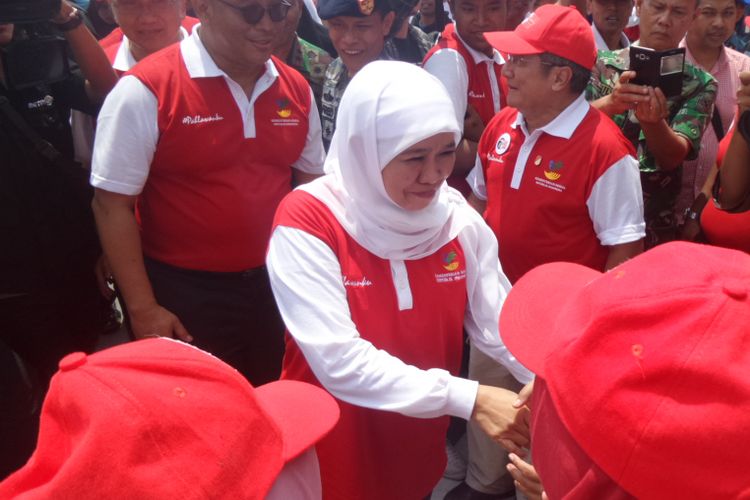 Menteri Sosial Khofifah Indar Parawansa saat menutup acara Jelajah Kapal Kepahlawanan di Surabaya, Jawa Timur, Rabu (1/11/2017).