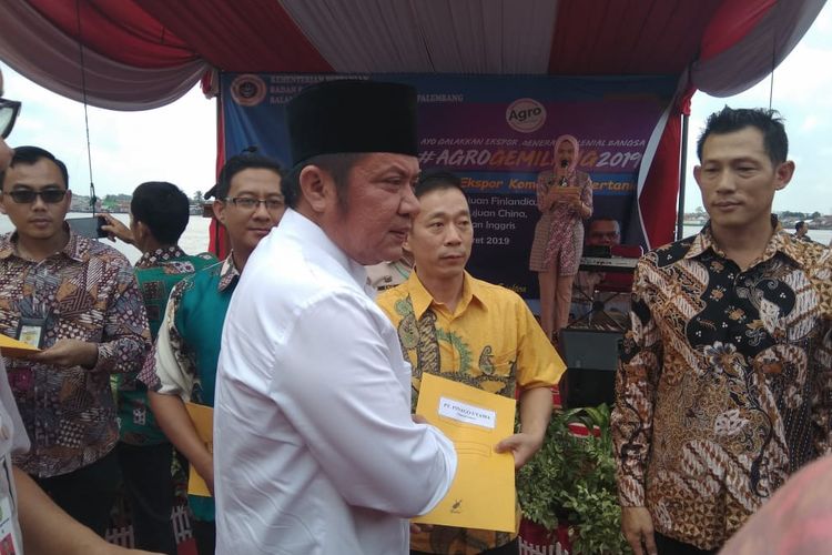 Gubernur Sumatera Selatan Herman Deru saat menghadiri Launching Ekspor Komoditi Pertanian di Pelabuhan Boom Baru Palembang, Sumatera Selatan,Jumat (15/3/2019)