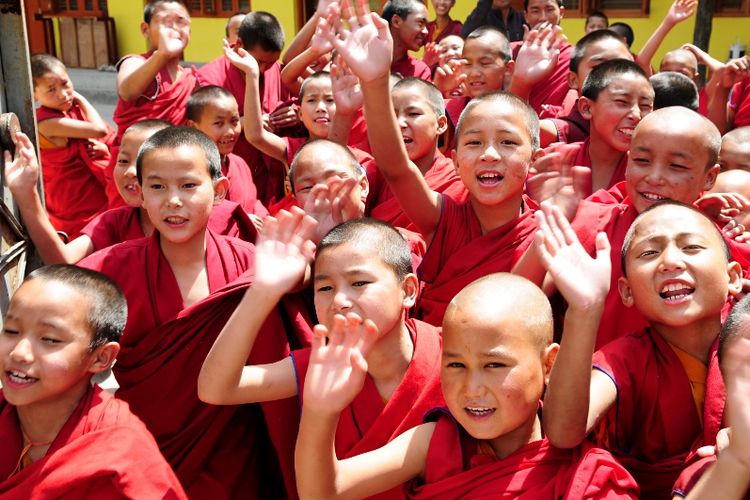 Anak-anak Budha di Tibet.