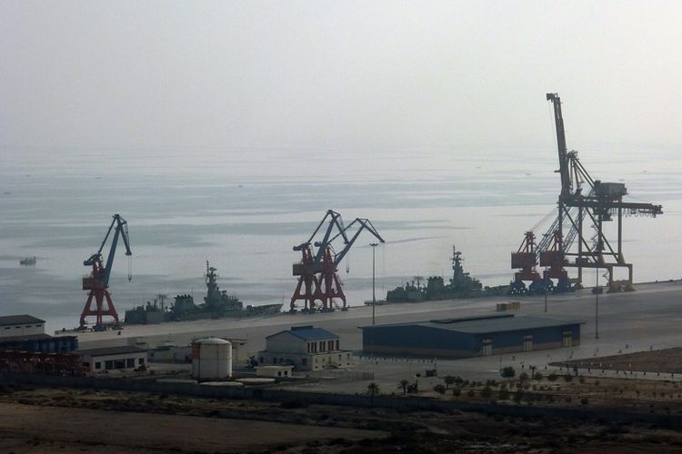 Dermaga di pelabuhan Gwadar, Pakistan. Angkatan Laut China bermaksud membangun pelabuhan militer di dekat kawasan tersebut untuk pangkalan dan perawatan kapal perangnya.
