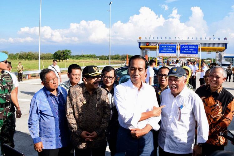 Seusai peresmian jalan tol Rembang-Pasuruan, Jumat (22/6/2018), Presiden Joko Widodo mengarahkan telunjuknya kepada Menteri PUPR Basuki Hadimuljono dan menyebutnya sebagai Daendels baru.