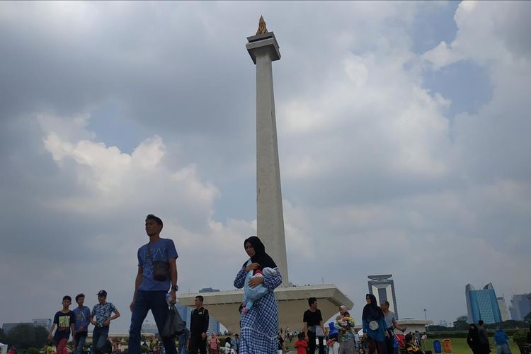 Suasana di Monumen Nasional (Monas) pada H+1 Idulfitri, Kamis (6/6/2019).