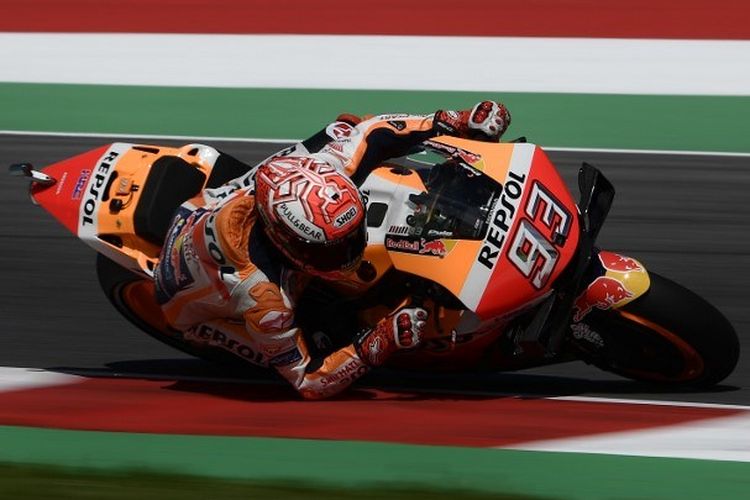Pebalap Spanyol, Marc Marquez, memacu motornya pada sesi latihan bebas MotoGP Italia di Sirkuit Mugello, 1 Juni 2019. 