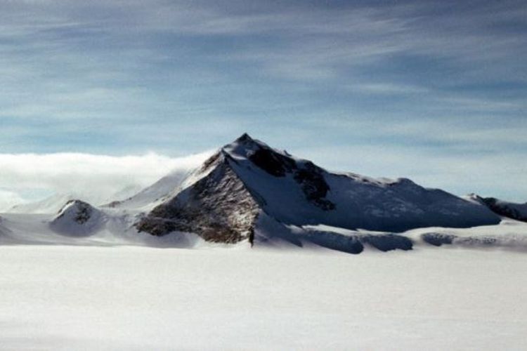 Mount Hope dua kali lebih tinggi dari gunung Ben Nevis di Skotlandia.