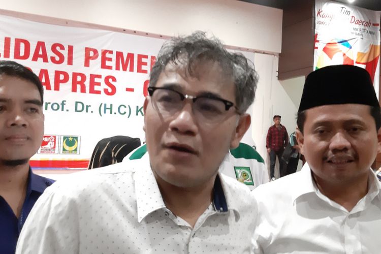 Jubir TKN Jokowi-Maruf Amin, Budiman Sudjatmiko diwawancara usai Konsolidasi Pemenangan Capres Cawapres Jokowi-Maruf Amin di Sumedang, Jawa Barat, Minggu (10/2/2019).