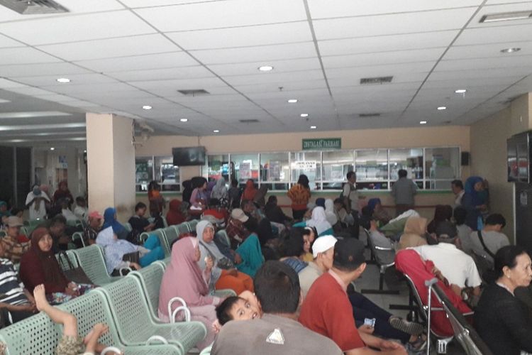 Suasana Ruang Tunggu Instalasi Farmasi di RSUD Koja, Rabu (12/9/2018).