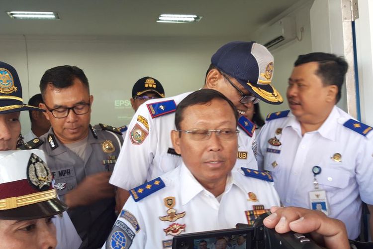Direktur Jenderal Perhubungan Darat Budi Setiyadi di Salatiga setelah melakukan rapat koordinasi dengan pemerintah Salatiga dan Boyolali mengenai persiapan jalur mudik Lebaran 2019 di Salatiga, Sabtu (25/5/2019).
