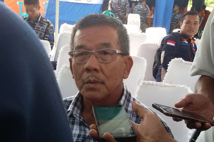Harli, adik Karmin, korban pesawat Lion Air JT 610, di posko Bandara Depati Amir, Pangkal Pinang, Senin (5/11/2018). 