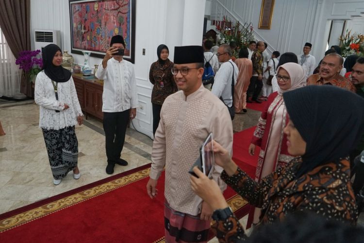 Gubernur DKI Jakarta Anies Baswedan bersilaturahim dengan Wakil Presiden Jusuf Kalla di rumah dinas wapres, Jalan Diponegoro, Menteng, Jakarta Pusat, Jumat (15/6/2018).