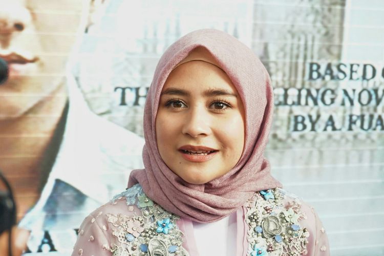 Artis peran Prilly Latuconsina dalam jumpa pers web series Negeri 5 Menara di kawasan Gatot Subroto, Jakarta Selatan, Kamis (2/5/2019).