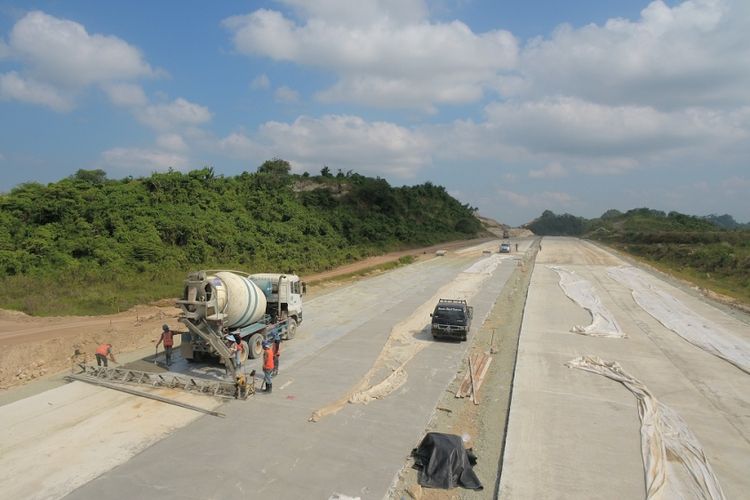 Pembangunan Jalan Tol Balikpapan-Samarinda.
