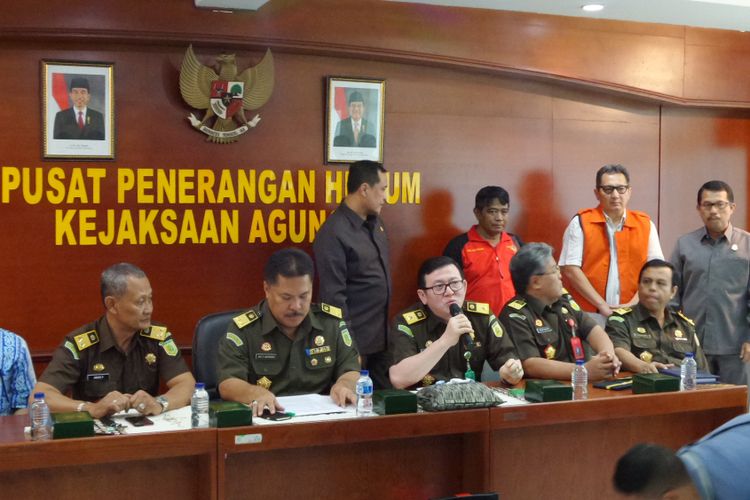 Kejaksaan Agung merilis penangkapan dokter Bagoes Soetjipto Soelyodikoesoemo di Kejaksaan Agung, Jakarta, Rabu (29/11/2017).