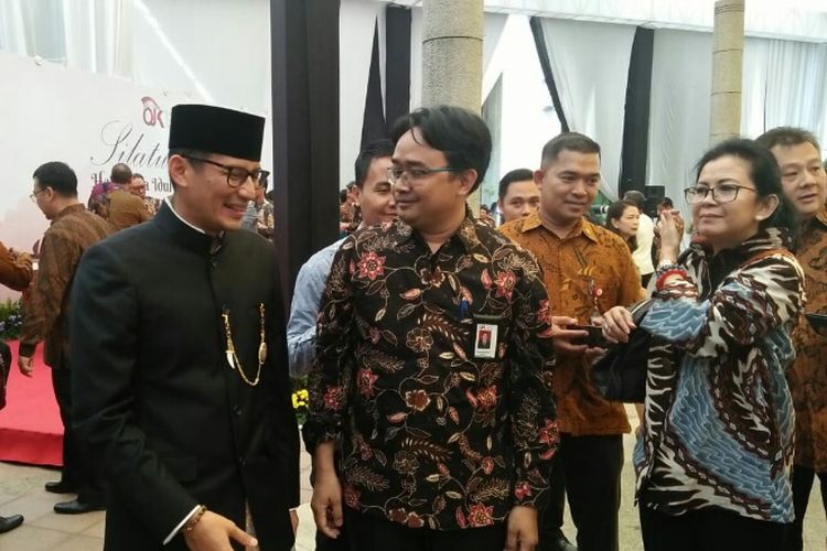 Wakil Gubernur Jakarta Sandiaga Uno saat menghadiri halalbihalal dengan BI dan OJK di Kompleks Gedung BI, Jakarta, Jumat (22/6/2018).