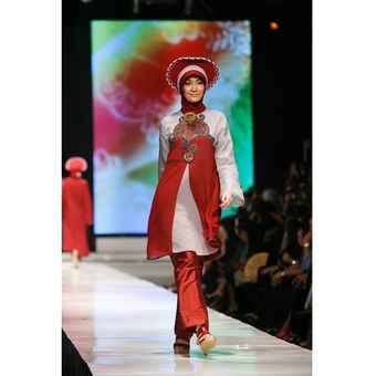 Peragaan busana muslim rancangan Monika Jufry dengan tema The Eclectic Batavia Editorial Use Only