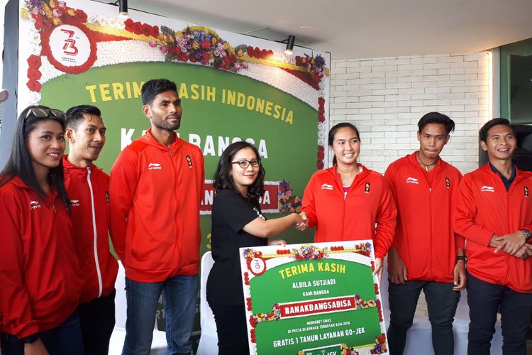 Gojek memberikan bonus layanan gratis selama satu tahun kepada para atlet Indonesia yang mendapatkan medali emas pada Asian Games 2018. Penyerahan simbolis dilakukan pada Kamis (6/9/2018) di Kantor Gojek, Kebajoran Baru, Jakarta Selatan.