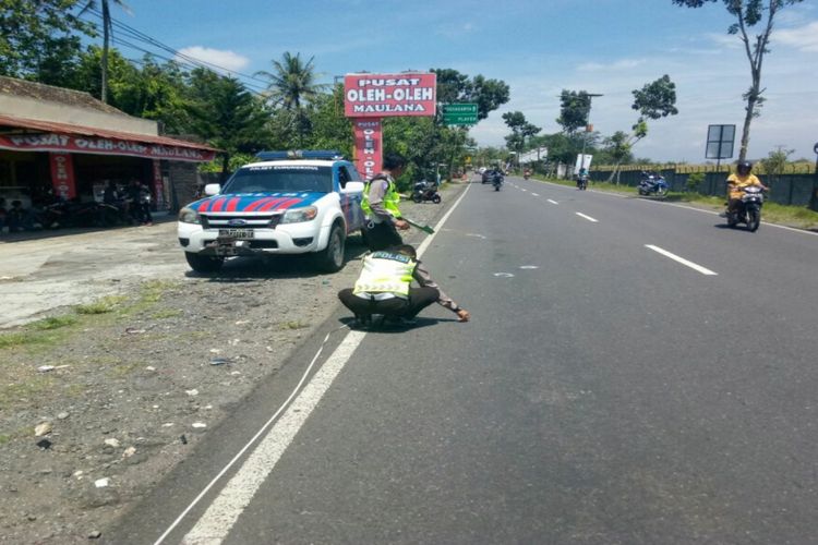 Unit Lantas Polres Gunungkidul, melakukan Olah TKP di lokasi Kecelakaan Maut di Jalan Yogyakarta-Wonosari, (Dokumen Humas Polres Gunungkidul)