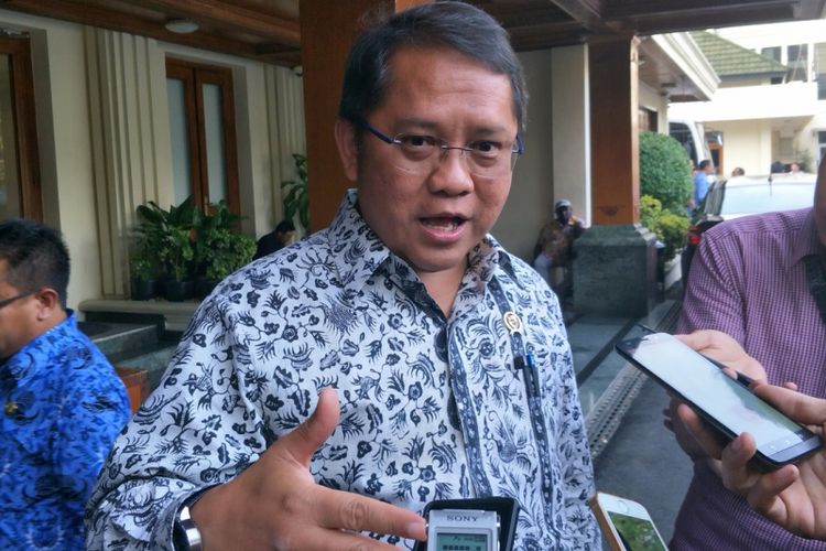 Menteri Komunikasi dan Informatika (Menkominfo) Rudiantara saat ditemui di Kemenko Polhukam, Jakarta Pusat, Senin (30/10/2017).