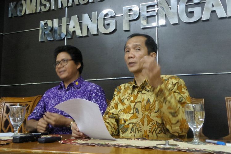 Ketua Komnas HAM Nur Kholis mengkritik penerbitan Perppu No. 2 Tahun 2017 Tentang Perubahan Atas UU No. 17 Tahun 2013 tentang Organisasi Kemasyarakatan (Perppu Ormas).