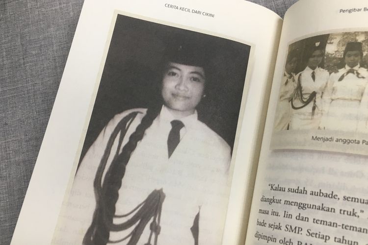Salah satu halaman di buku Cerita Kecil dari Cikini yang memuat foto Megawati Soekarnoputri saat menjadi anggota paskibraka semasa SMA. Gambar diambil pada Kamis (8/8/2019).