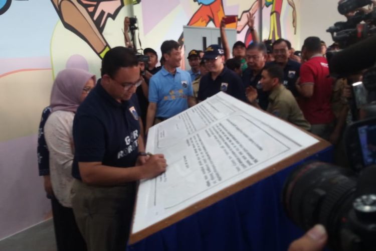 Gubernur DKI Jakarta Anies Baswedan meresmikan GOR Rorotan di Jakarta Utara, Senin (29/7/2019).