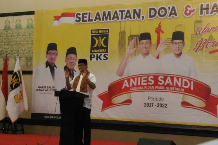 Gubernur terpilih DKI Jakarta Anies Baswedan menyampaikan pidato politiknya dalam acara selamatan dan doa yang digelar PKS di Hotel Grand Cempaka, Jakpus, Minggu (15/10/2017).