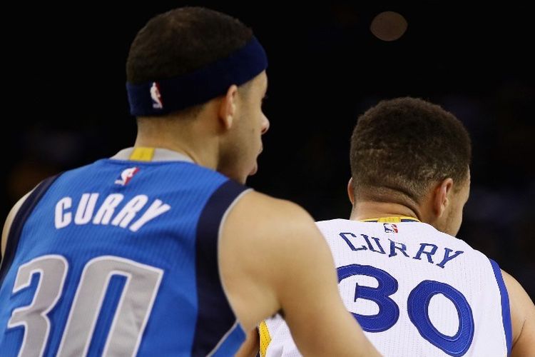 Seth dan Stephen Curry, salah satu pasangan bersaudara dalam sejarah NBA. 