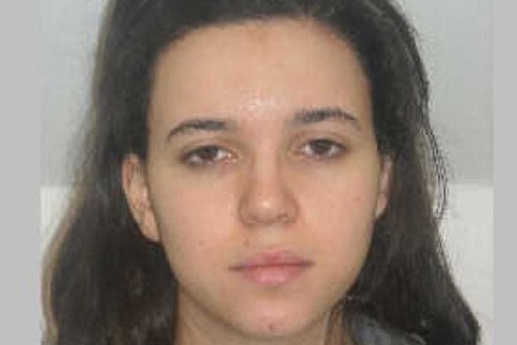 Hayat Boumeddiene, pengantin ISIS yang menjadi buronan paling dicari di Perancis setelah suaminya menyerang supermarket di Paris dan membunuh lima orang pada Januari 2015.